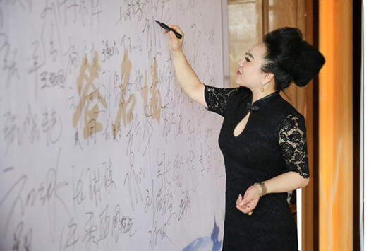 湖南文化艺术品产权交易所董事长袁丹女士