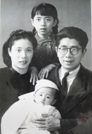 全家福常书鸿乃敦煌学的奠基人之一.