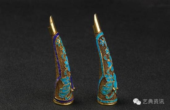 清代-点翠护指套一对 长8.5cm &nbsp; 艺典拍卖