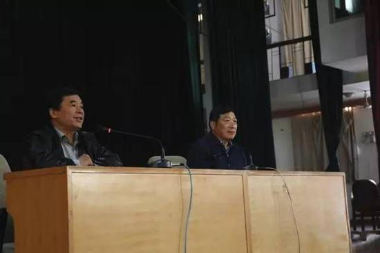 江西省书法培训中心副主任李金阳老师首先做2016年度总结