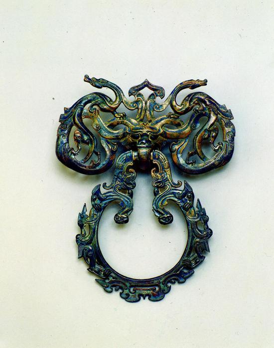 3.8镂雕龙凤纹银铺首 河北博物院藏