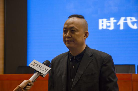 罗文轩先生接受媒体采访