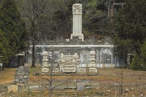 “失踪”近一年后，官方证实思陵一对石烛台被盗。新京报记者彭子洋摄