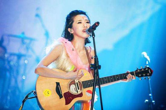 付菡摄影展:不会冲浪的摄影师不是好歌手