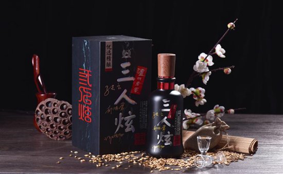 与泸州老窖合作定制的三人炫,曾创造了84天100万瓶的销售奇迹