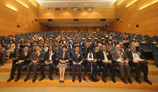 本次会议汇聚了18个国家和地区，来自牛津大学、剑桥大学、意大利博洛尼亚大学等80所世界名校的150位葡语专家、学者出席