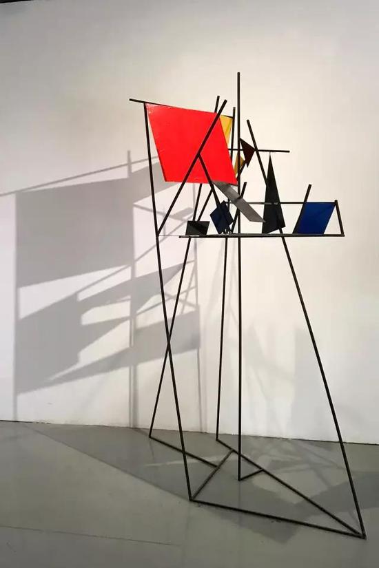 王然（中国）
四川美术学院雕塑系
提名作品：《一座蒙德里安》   
尺寸：50×20×60cm
材质：铁，油漆