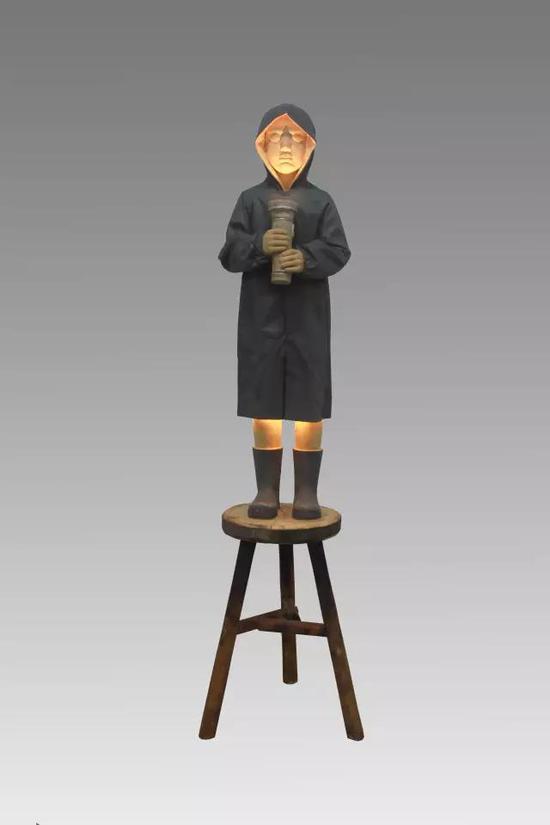 王卓（中国）
四川美术学院
提名作品：《独·白》  
尺寸：18×18×74cm   
材质：树脂