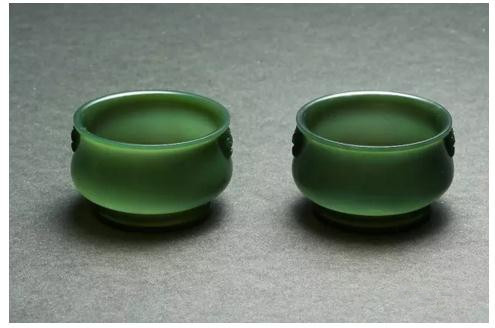 俞挺 青玉薄胎对杯

　　5.5×5.5×3.3cm 36g 5.5×5.5×3.3cm 36g