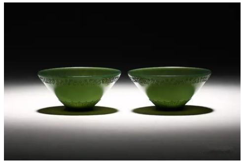 玲珑美玉—茶道具特赏

　　茹月峰 青玉薄胎斗笠对杯

　　7.6×7.6×3.5cm 41g 7.6×7.6×3.5cm 41g
