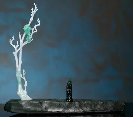 庄庆芳 翡翠卜算子·咏梅摆件

　　作者：庄庆芳 广东玉雕名家

　　规格：16.0×6.0×1.0cm 33g 4.0×1.0×0.9cm 7.5g