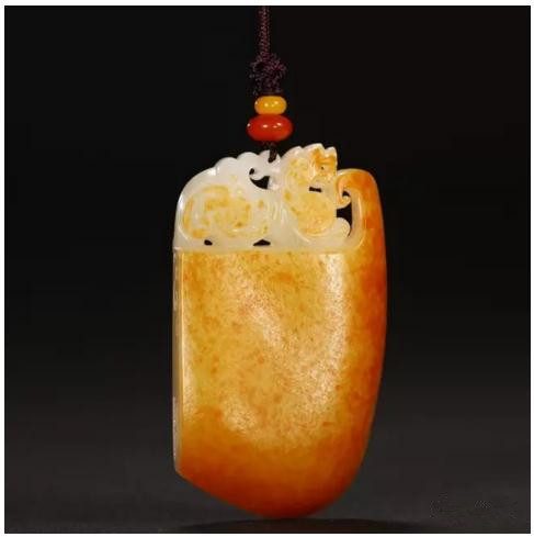 龚克勤&nbsp;苏州玉雕名家

　　和田玉府上有龙挂件

　　《斯文在兹》

　　苏州玉雕名家作品联展作品