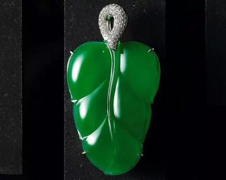 18K金镶翡翠金枝玉叶挂坠

　　规格：5.0×2.5×1.0cm 31g