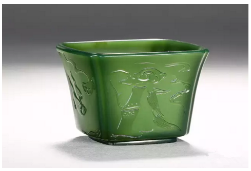 杨云峰 青玉薄胎富足一方杯

　　3.9×5.4×5.4cm 51g