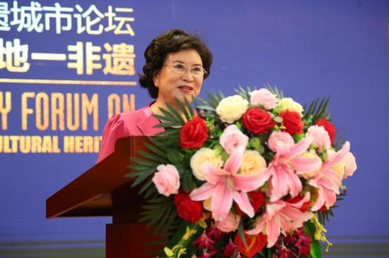 (著名评书艺术家刘兰芳)