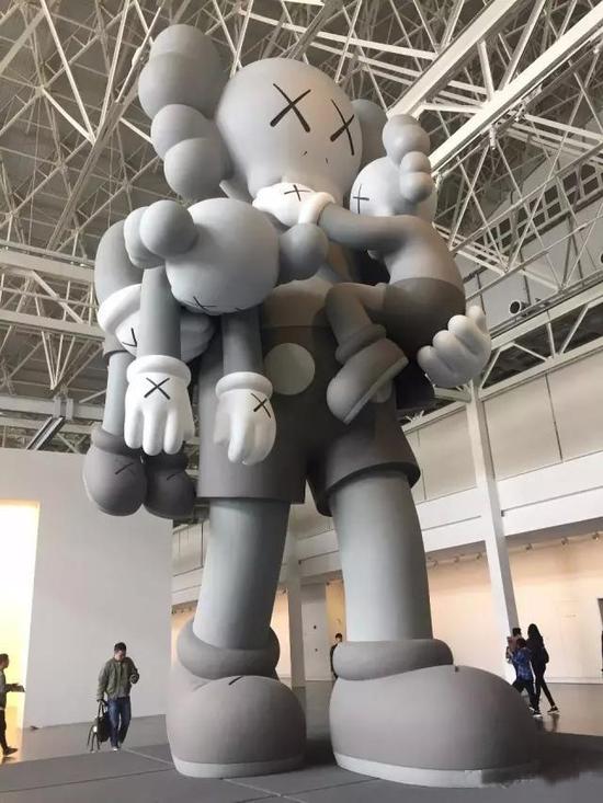 kaws创作的系列companion 公仔