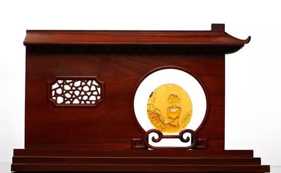 《国色天香》

　　作者：贺明明