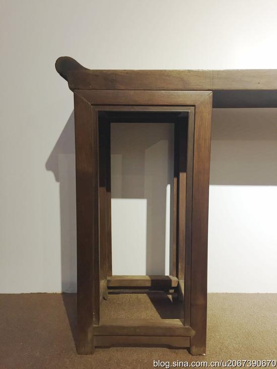 谭向东:黄花梨独板翘头架几案 - 红木家具-现代钱币收藏网