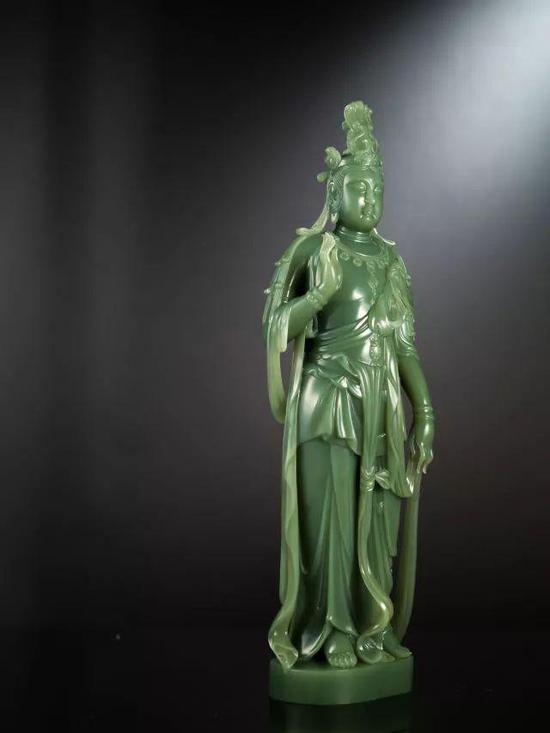 和小孤山文化为背景的析木玉做原料,进行玉雕创作和珠宝设计的公司