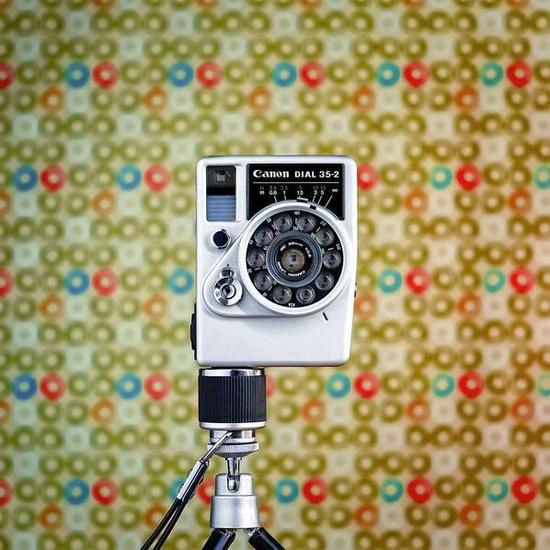 佳能的Canon Dial 35-2旁轴相机。