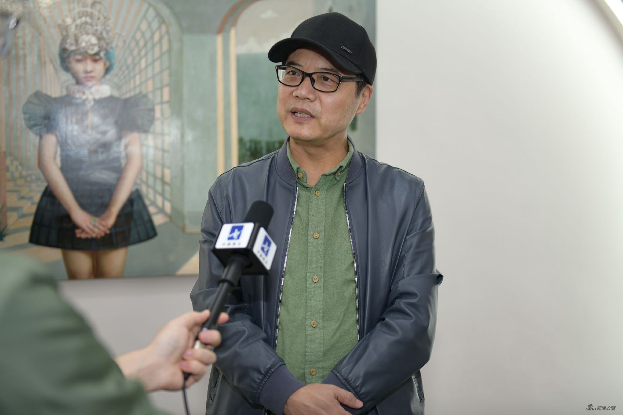 中央美术学院美术馆副馆长王春辰接受媒体采访