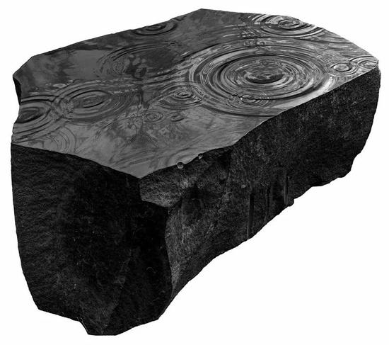 沈烈毅 《雨》 山西黑花岗岩,50×140×110cm,2017