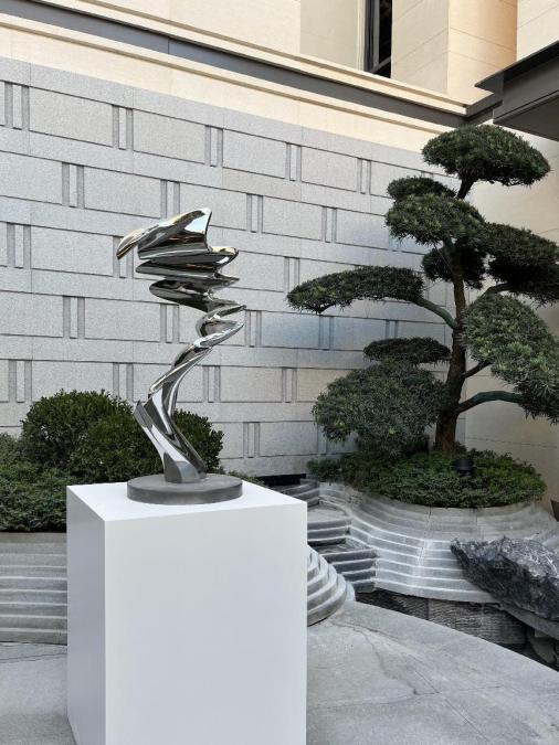西尔维斯特戈夫里(Sylvestre Gauvrit)艾俄洛斯AEOLUS 2022 不锈钢110x40x46cm 2022 @时代独白当代艺术作品群展