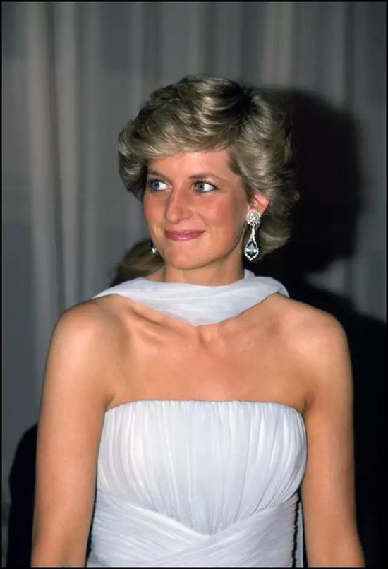 戴安娜的珠宝传奇|蓝宝石|戴妃_新浪收藏_新浪网