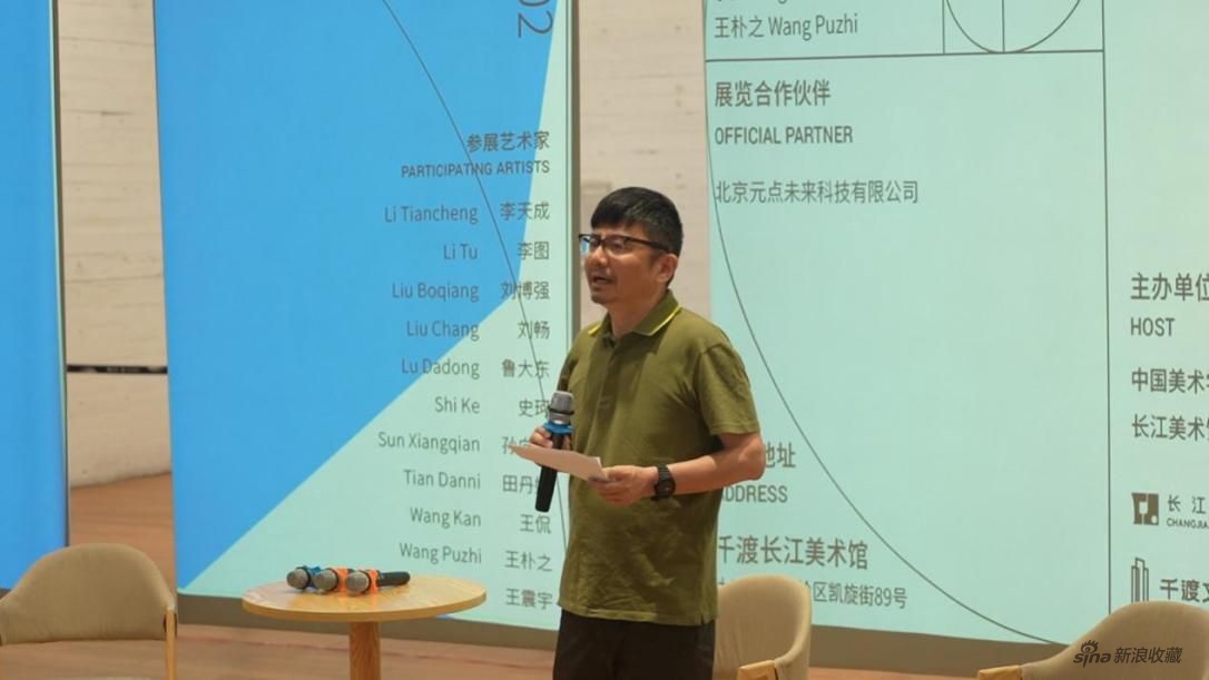 本次展览策展人、设计师杨欣开幕发言