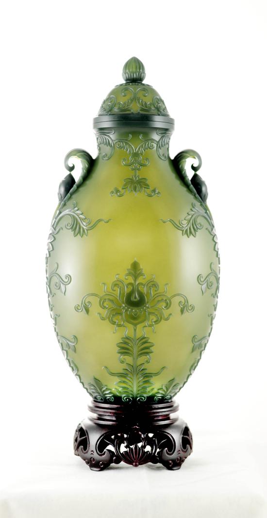 俞艇作品薄胎洋花宝瓶