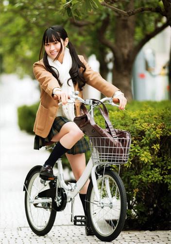 小仓唯今日发布重大发表原来是出写真集