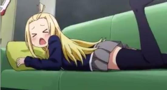 欧美宅男模仿动漫小萝莉竟然露内裤!