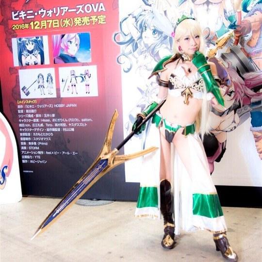 贫乳遭歧视网友吐槽比基尼勇士coser没看头