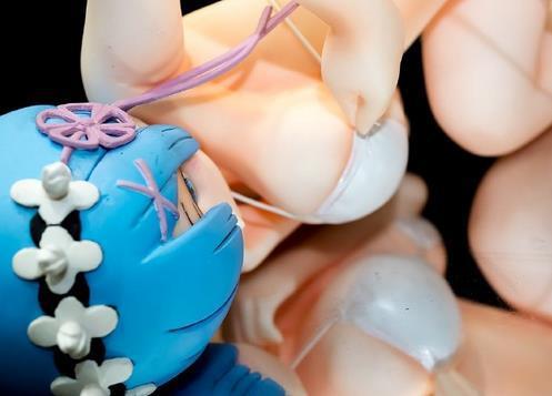 贴地弯腰露出度高雷姆泳衣手办姿势撩人