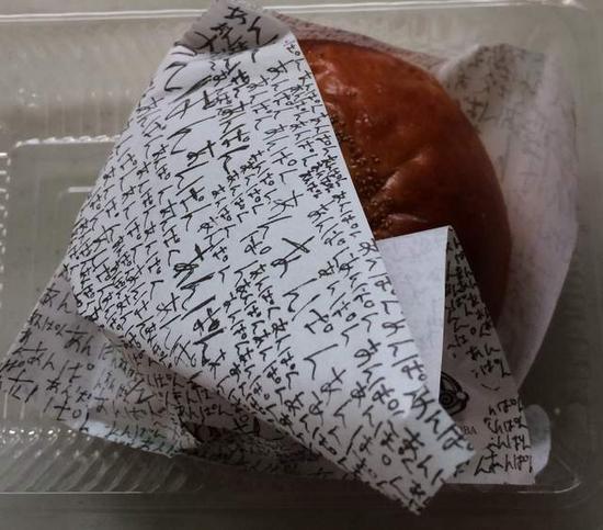 只要执行监视任务,山崎退必然是以红豆面包加牛奶填肚子.