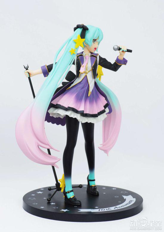 初音未來10周年手辦開箱:可愛臉蛋與美腿褲襪絕配-TopACG