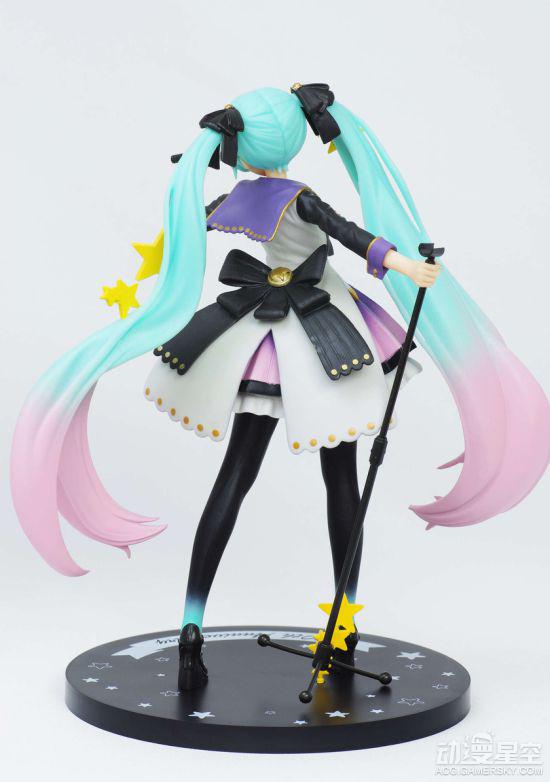 初音未來10周年手辦開箱:可愛臉蛋與美腿褲襪絕配-TopACG