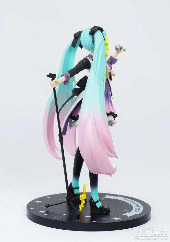 初音未來10周年手辦開箱:可愛臉蛋與美腿褲襪絕配-TopACG