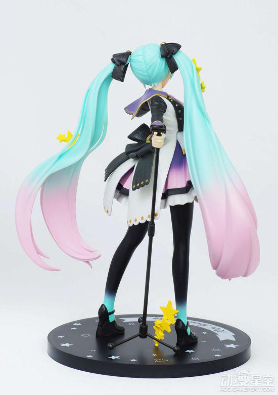 初音未來10周年手辦開箱:可愛臉蛋與美腿褲襪絕配-TopACG