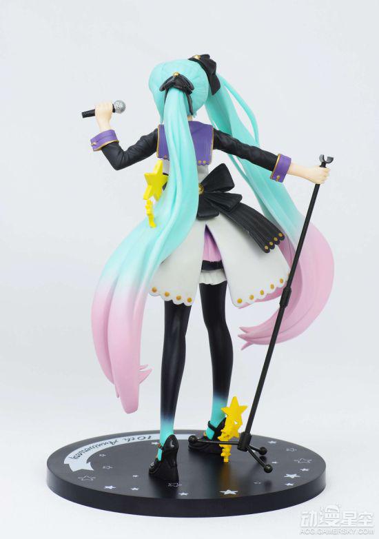 初音未來10周年手辦開箱:可愛臉蛋與美腿褲襪絕配-TopACG