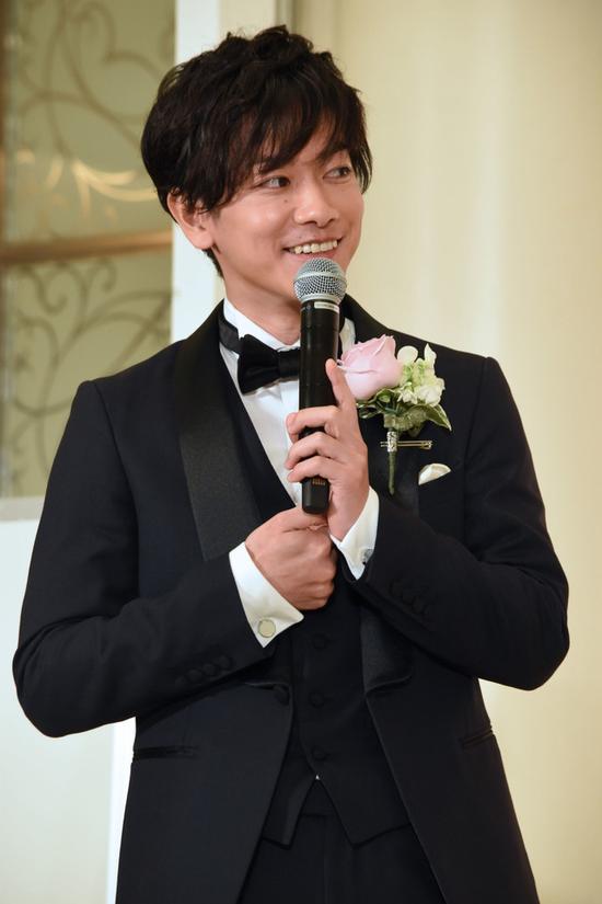 差点以为结婚了佐藤健穿婚服宣传8年的新娘