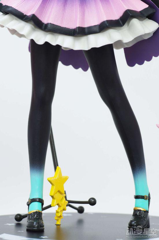 初音未來10周年手辦開箱:可愛臉蛋與美腿褲襪絕配-TopACG