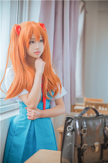 cosplay美图eva明日香校服
