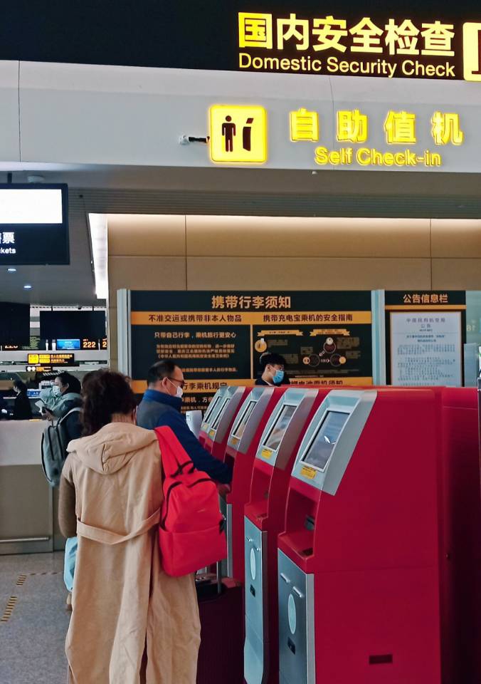 现场:重庆江北机场客流正在恢复