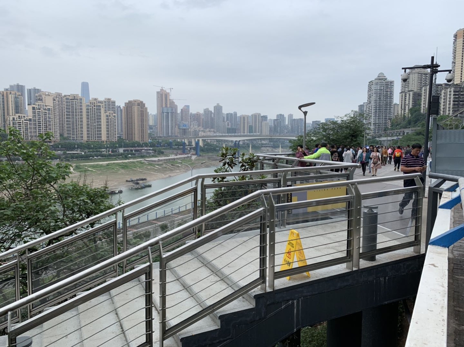 重庆李子坝观景平台新建步道 带你从喧嚣到宁静