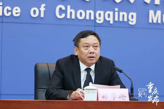 郑学伦介绍有关情况 李聪冲 摄郑学伦介绍,举办最美江北展示活动,邀请