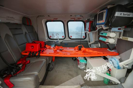 救援直升机机舱内部.记者 李裕锟 摄
