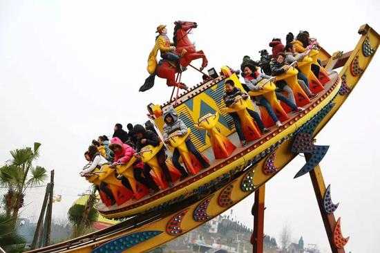 白衣海盗别了重庆穷人的迪士尼