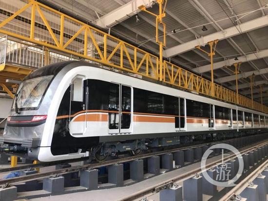速来围观!轨道4号线列车首次亮相 为重庆独有新车型