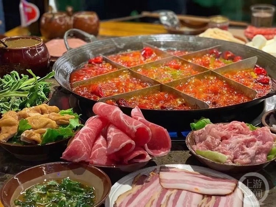 热气腾腾的火锅让人充满食欲